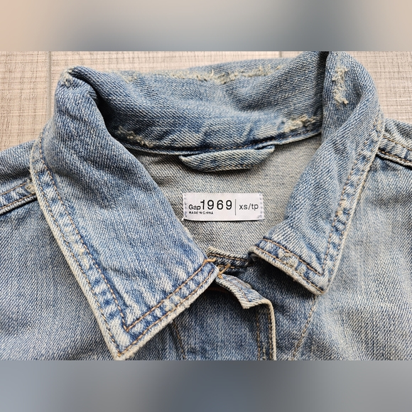 GAP Jean Jacket - Picture 2 of 3